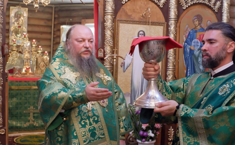 Епископ Митрофан совершил литургию в пещерном монастыре прп. Антония и Феодосия Печерских с. Сканово