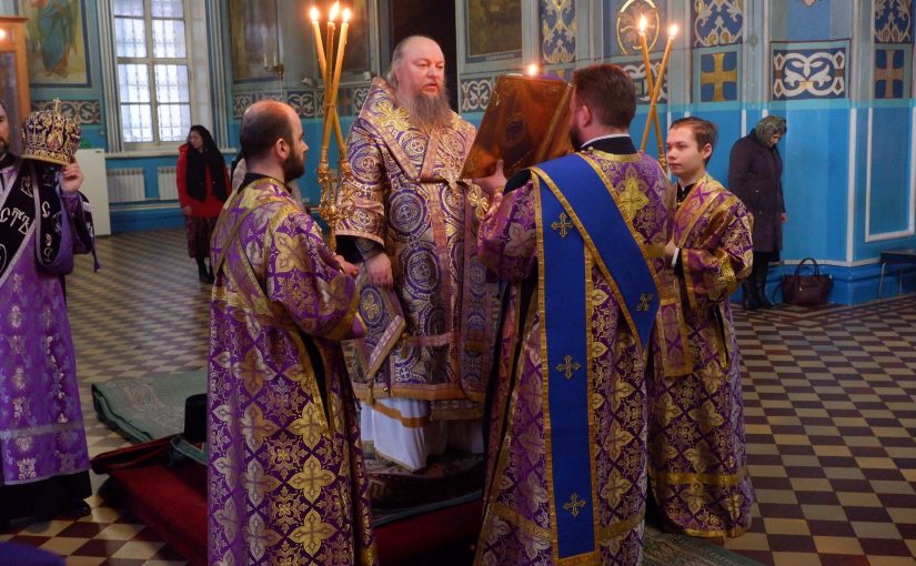Епископ Митрофан совершил Всенощное бдение в кафедральном соборе г. Сердобска
