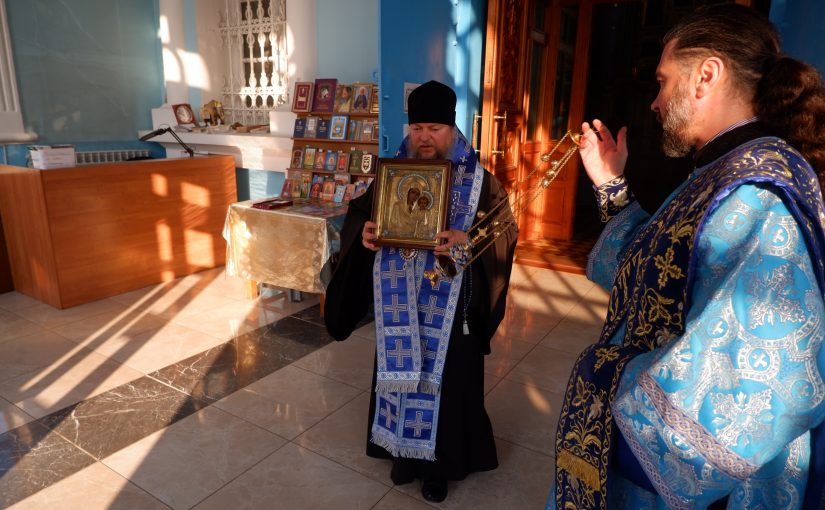 Епископ Митрофан совершил утреню с чтением Акафиста Пресвятой Богородице в кафедральном соборе г. Сердобска