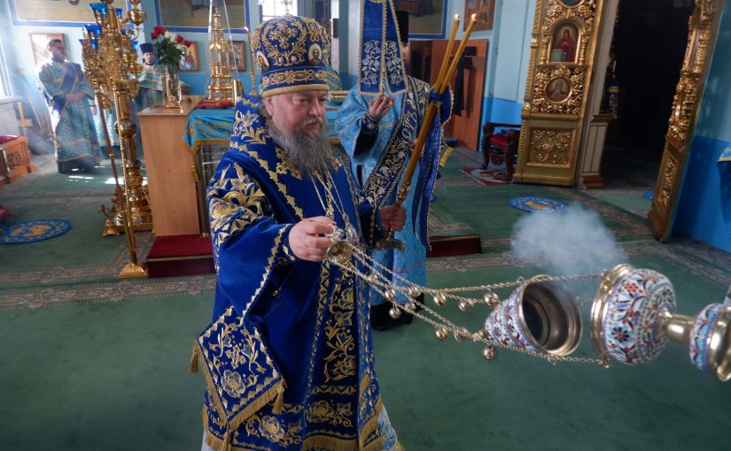 В праздник Благовещения Пресвятой Богородицы совершил Божественную литургию в кафедральном соборе Сердобска