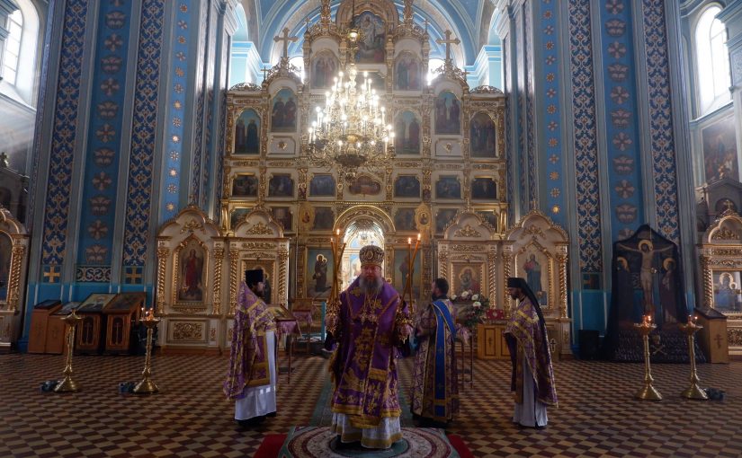В  Неделю 5-ю Великого поста епископ Митрофан совершил Божественную литургию в кафедральном соборе Сердобска