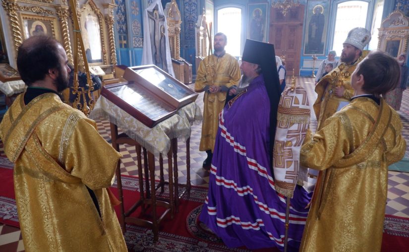 Епископ Митрофан совершил Божественную литургию в Михайло — Архангельском кафедральном соборе г. Сердобска