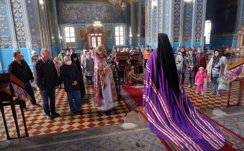 Епископ Митрофан совершил Божественную литургию в кафедральном соборе Сердобска