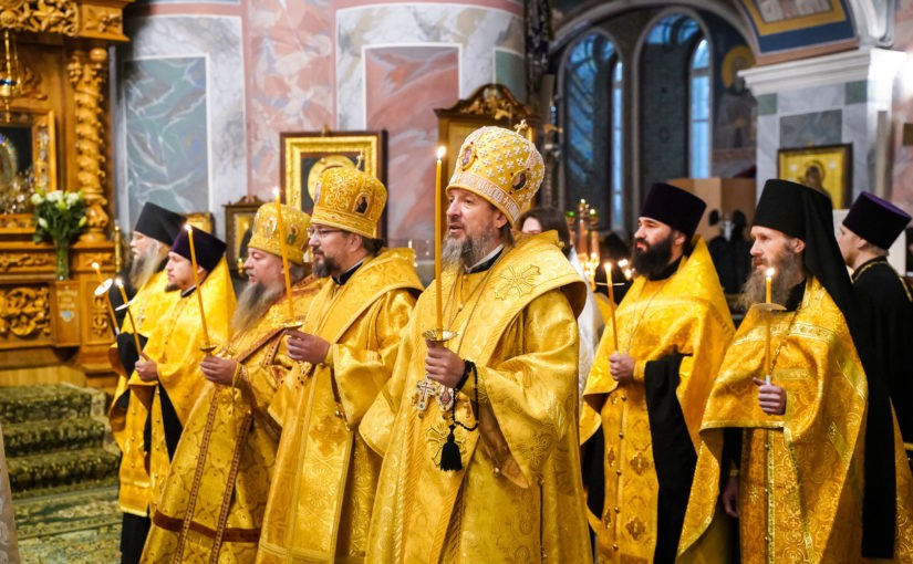 Сонм архипастырей Русской Православной Церкви совершил всенощное бдение в Свято-Троицком Серафимо-Дивеевском монастыре
