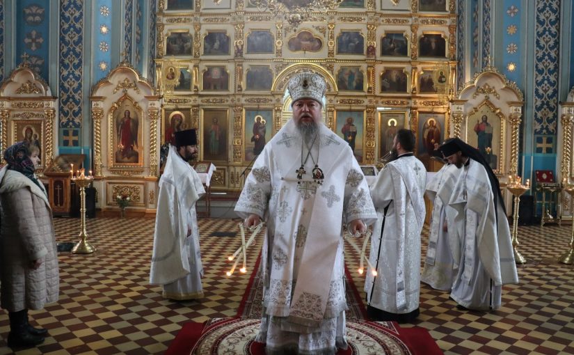 Во Вселенскую родительскую субботу епископ Митрофан совершил литургию в кафедральном соборе Архангела Михаила г.Сердобска