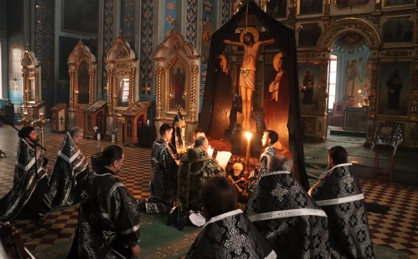Епископ Митрофан совершил чин пассии в в кафедральном соборе Архангела Михаила г.Сердобска
