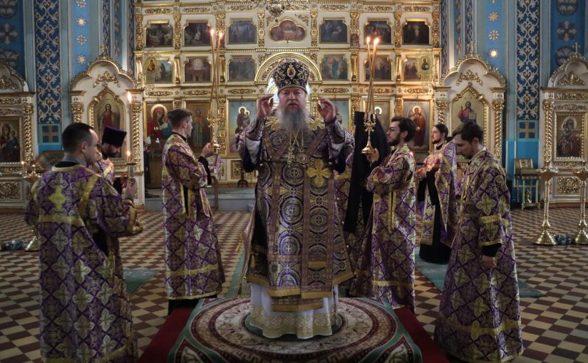 В канун Недели 5-й Великого поста епископ Митрофан совершил всенощное бдение в  кафедральном соборе Архангела Михаила г.Сердобска