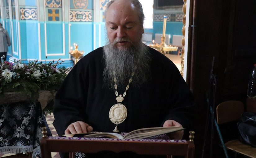 Епископ Митрофан молился за Уставным богослужением   в кафедральном соборе Архангела Михаила г.Сердобска