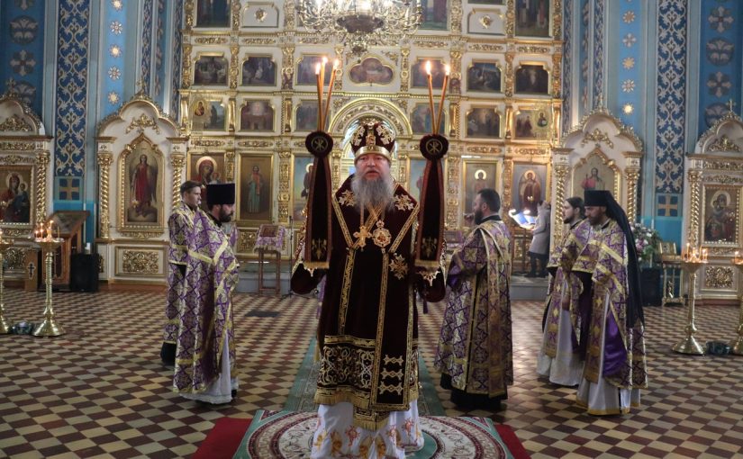 В Великий Четверг епископ Митрофан совершил Божественную литургию в кафедральном соборе Архангела Михаила г.Сердобска