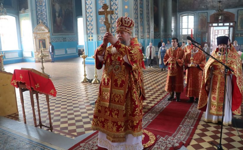 В день отдания праздника Пасхи епископ Митрофан совершил литургию в кафедральном соборе Архангела Михаила г.Сердобска