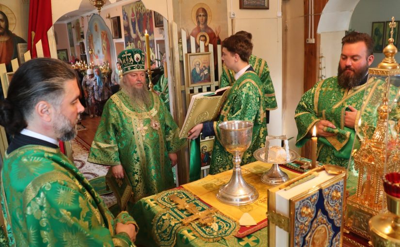 Епископ Митрофан совершил Литургию в Покровском  молитвенном доме с.Матчерка Земетчинского района