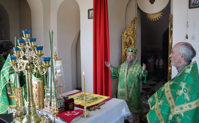 Епископ Митрофан совершил литургию в церкви Казанской иконы Божией Матери с.Пригородное Сердобского района