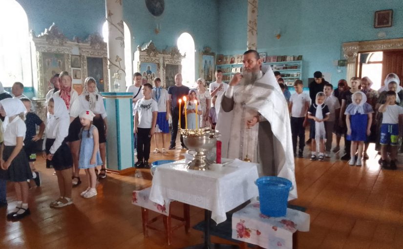 В Покровской церкви города Белинского настоятель протоиерей Георгий Трофимов совершил молебен на начало учебного года