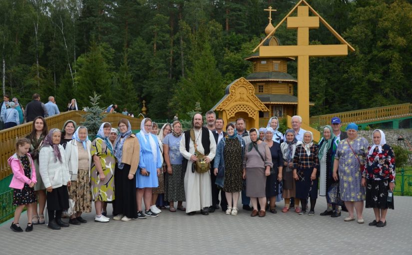 Состоялась паломническая поездка прихожан Земетчинского района  в Свято-Троицкий Серафимо-Дивеевский женский монастырь