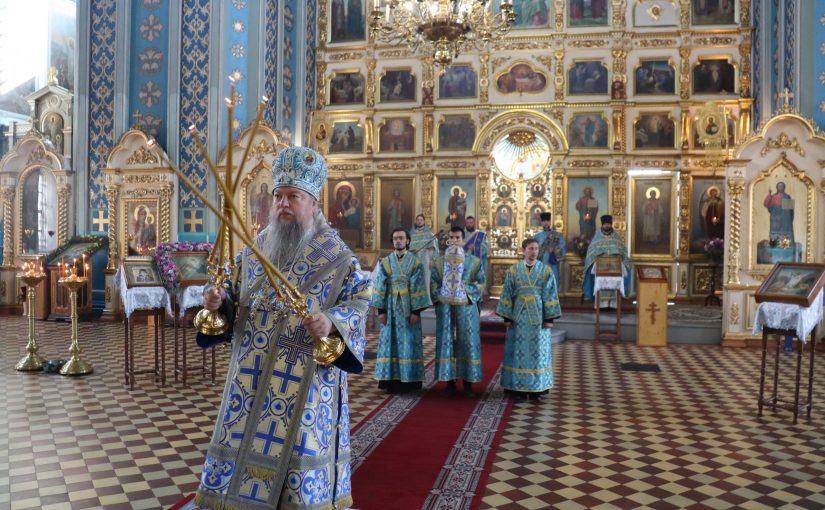 В Неделю 13-ю по Пятидесятнице епископ Митрофан совершил Божественную литургию в кафедральном соборе Архангела Михаила г. Сердобска