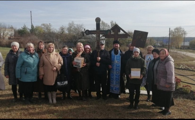 В день праздника Покрова Пресвятой Богородицы иерей Павел Куликов возглавил Крестный ход в с.Вадинске