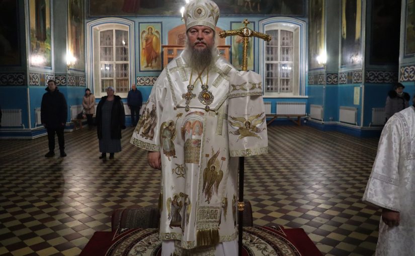 В канун престольного праздника епископ Митрофан совершил всенощное бдение в кафедральном соборе Архангела Михаила г. Сердобска