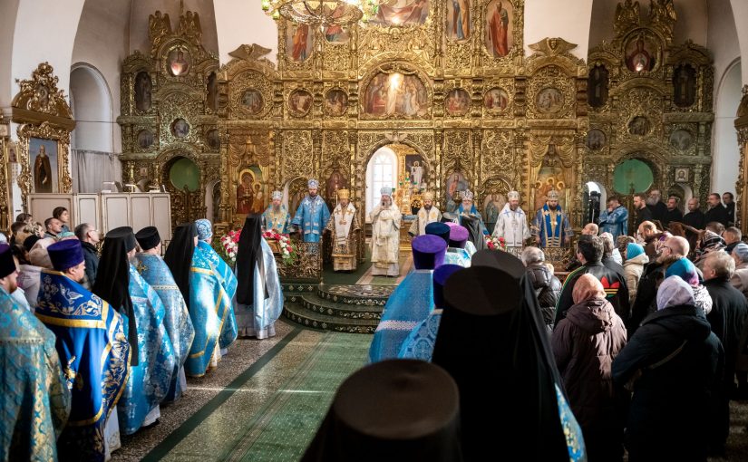В Неделю 22-ю по Пятидесятнице епископ Митрофан совершил Литургию в Раифском Богородицком монастыре