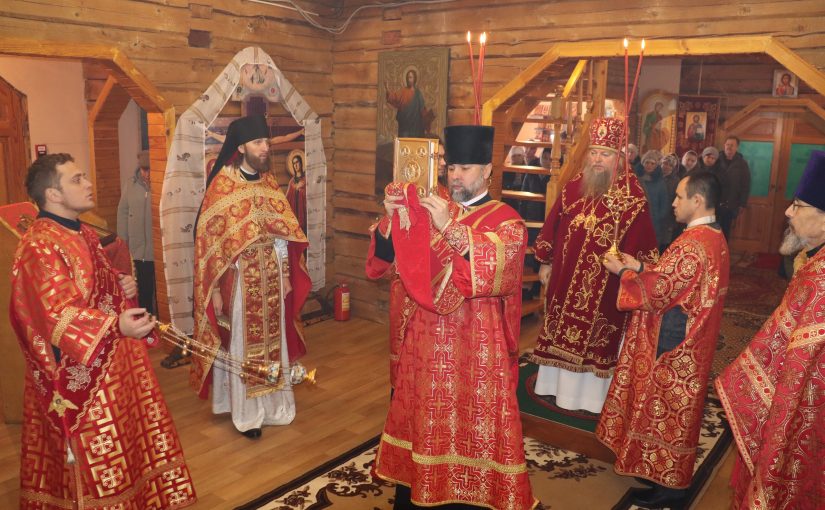 В день памяти великомученицы Варвары епископ Митрофан  совершил Литургию в Никольском храме с.Малая Сердоба