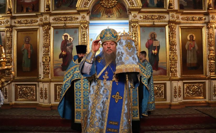 В канун Недели 27-й по Пятидесятнице епископ Митрофан совершил всенощное бдение в кафедральном соборе Архангела Михаила г.Сердобска