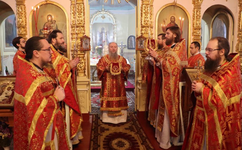 Епископ Митрофан совершил Божественную литургию в церкви Михаила Архангела с.Вадинска