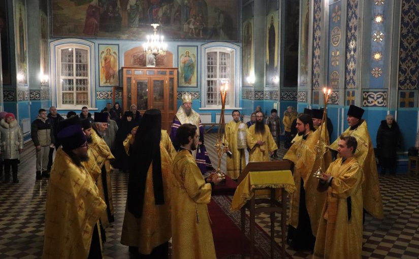 В канун Нового года епископ Митрофан совершил молебное пение на Новолетие в кафедральном соборе Архангела Михаила г.Сердобска