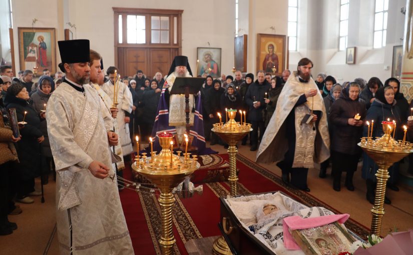 Епископ Митрофан совершил отпевание старейшей прихожанки храма Рождества Христова р.п.Земетчино