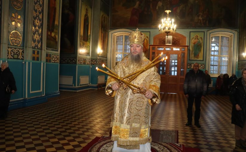В Неделю перед Рождеством Христовым епископ Митрофан совершил Литургию в кафедральном соборе Архангела Михаила г.Сердобска