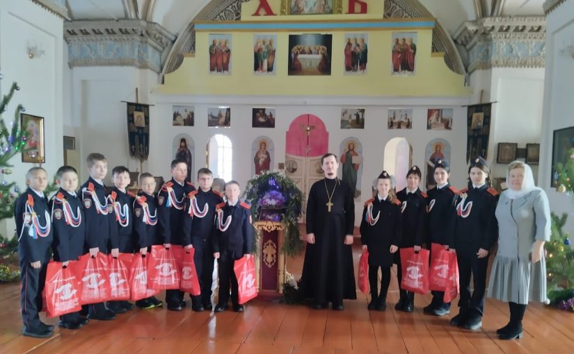 Благочинный Наровчатского церковного округа иерей Андрей Клопов вручил рождественские подарки кадетам в соборе Покрова Пресвятой Богородицы