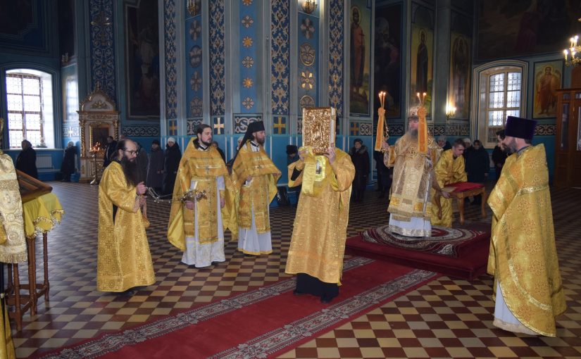 В Неделю 34-ю по Пятидесятнице епископ Митрофан совершил Литургию в кафедральном соборе  Архангела Михаила г.Сердобска