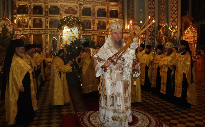 Епископ Митрофан возглавил Соборную великую вечерню в кафедральном соборе Архангела Михаила г.Сердобска