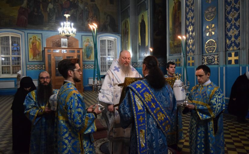 В канун Сретения Господня епископ Митрофан совершил всенощное бдение в кафедральном соборе Архангела Михаила г.Сердобска