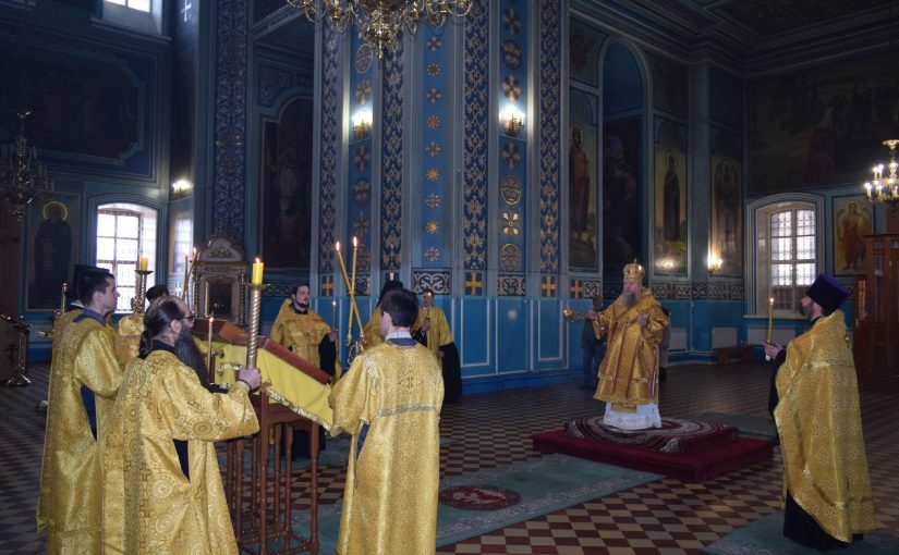 В канун Недели сыропустной епископ Митрофан совершил всенощное бдение в кафедральном соборе Архангела Михаила г.Сердобска