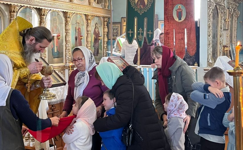 Воспитанники Воскресной школы при Покровской церкви города Белинского исповедовались и причастились Святых Христовых Таин