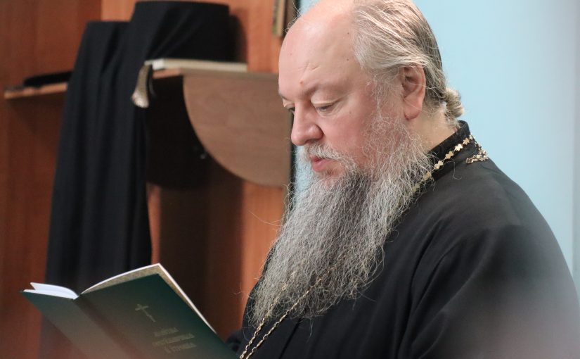 В Великий Вторник епископ Митрофан молился за уставным богослужением в кафедральном соборе  Архангела Михаила г.Сердобска
