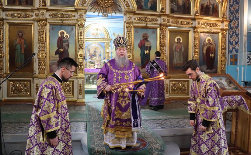 В Неделю 4-ю Великого поста епископ Митрофан совершил Литургию в в  кафедральном соборе Архангела Михаила г.Сердобска