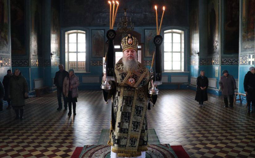 Епископ Митрофан совершил чин пассии в кафедральном соборе Архангела Михаила г.Сердобска