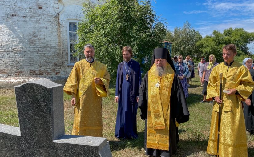 Преосвященнейший епископ Митрофан совершил заупокойную литию по иерею Валерию Осягину