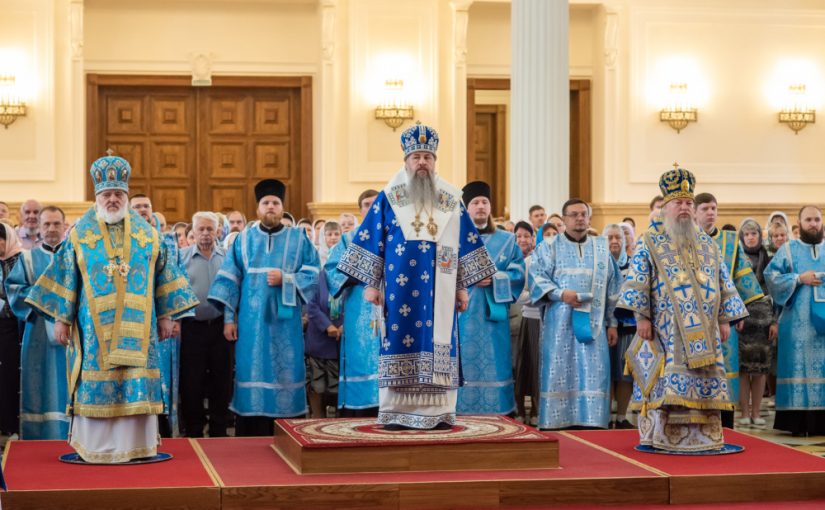 В день чествования Казанской-Пензенской иконы Божией Матери архипастыри Пензенской митрополии совершили Литургию в Спасском кафедральном соборе