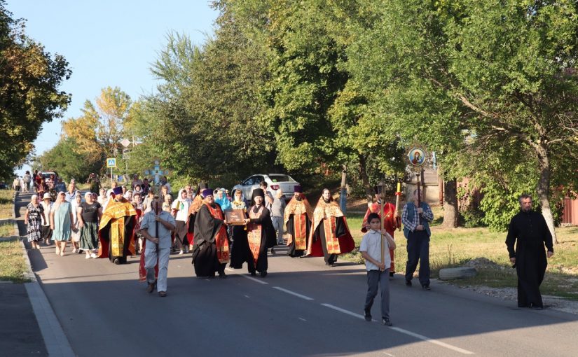 В Сердобске встретили  икону с мощами сщмч. Гермогена, епископа Тобольского, освящавшего кафедральный собор Архангела Михаила