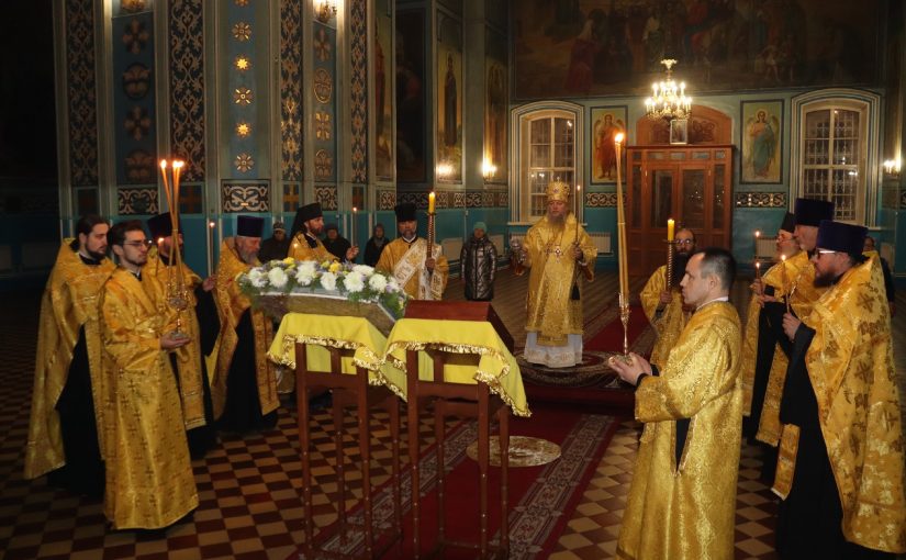 В канун  дня памяти свт. Митрофана, в схиме Макария, епископа Воронежского, епископ Митрофан совершил Всенощное бдение в  кафедральном соборе Архангела Михаила г.Сердобска