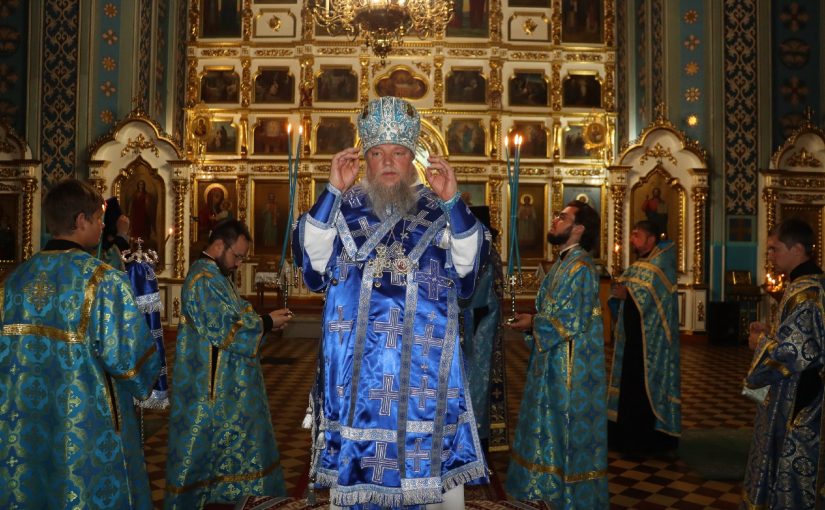 В канун Недели 9-й по Пятидесятнице епископ Митрофан совершил всенощное бдение в кафедральном соборе Архангела Михаила г.Сердобска