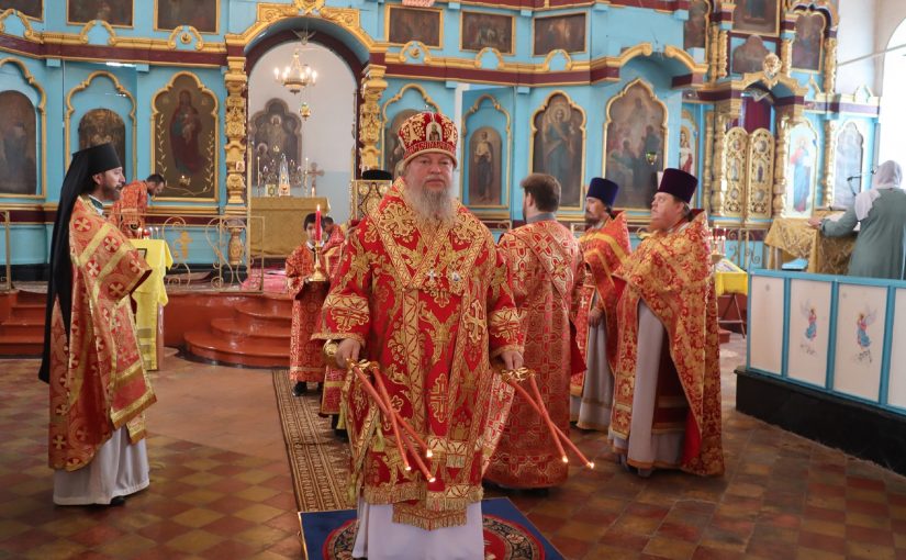 В день памяти пророка Илии епископ Митрофан совершил Литургию в Успенской церкви с.Красная Дубрава Земетчинского района