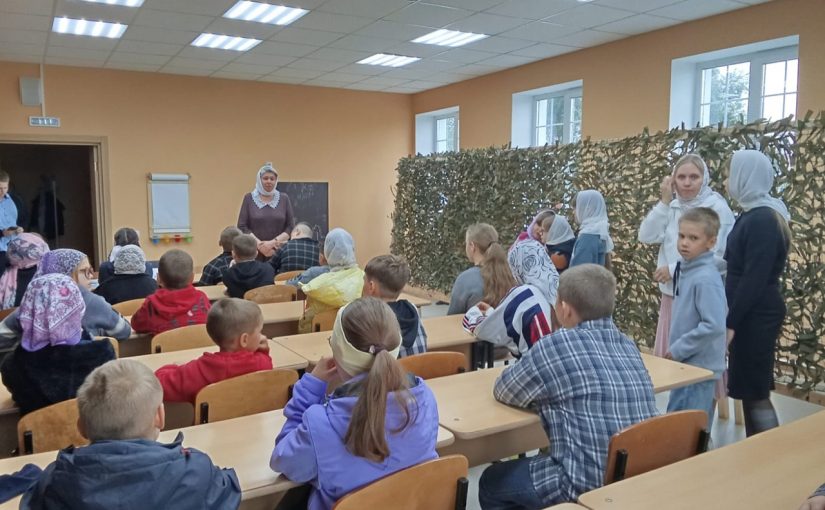 В преддверии нового учебного года в Духовно-просветительском центре г.Спасска состоялась встреча с обучающимися школ города