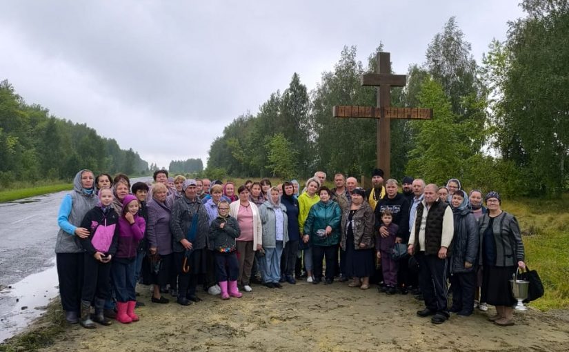 Иерей Сергий Третьяков совершил чин освящения поклонного креста, установленного на въезде в село Рахмановка Вадинского района