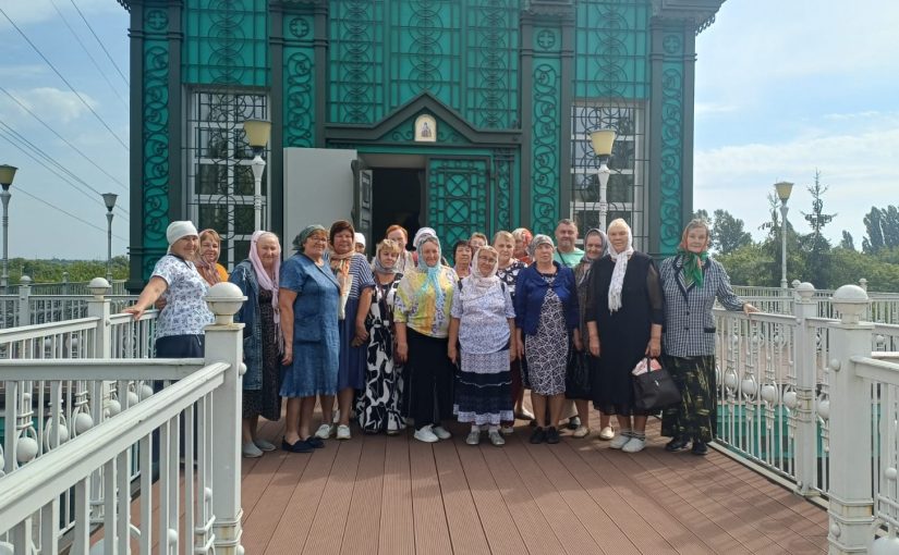 Прихожане церкви вмч. Димитрия Солунского с. Покровка Бековского района посетили святыни Тамбова