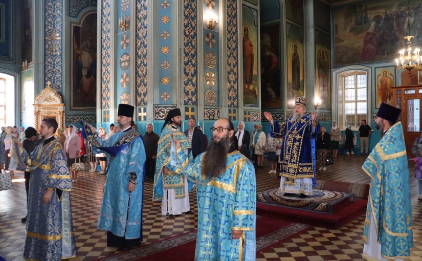 В праздник Успения Пресвятой Богородицы епископ Митрофан совершил Литургию в кафедральном соборе Архангела Михаила г.Сердобска
