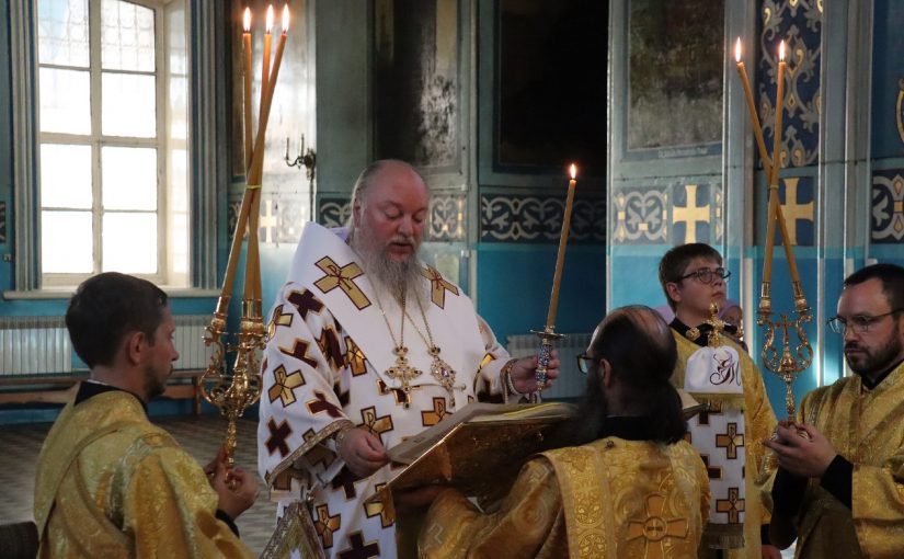 В канун Недели 8-й по Пятидесятнице епископ Митрофан совершил всенощное бдение в кафедральном соборе Архангела Михаила г.Сердобска