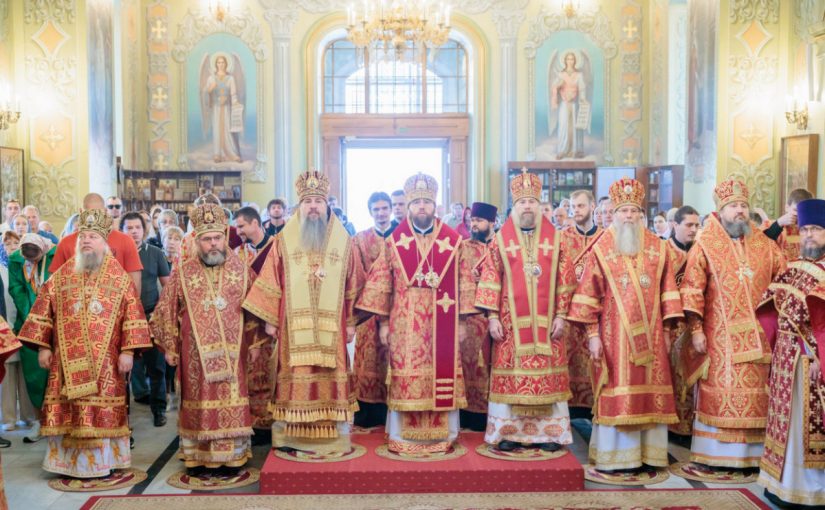В день празднования Собора Саратовских святых в Покровском соборе г. Саратова совершено архиерейское богослужение