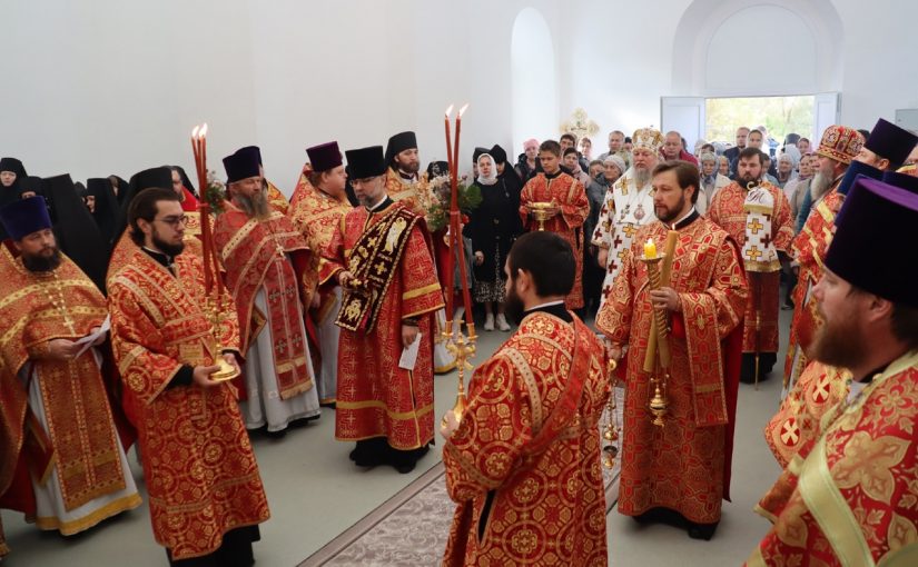В день памяти преподобномученика Пахомия Скановского епископ Митрофан совершил великое освящение храма в честь Трубчевской иконы Божией Матери и Литургию в новоосвященном храме Троице-Сканова епархиального женского монастыря с.Сканово Наровчатского района